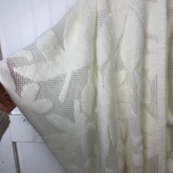 Anthropologie | Akemi & Kin Bellamy Kimono - Picture 3 of 6